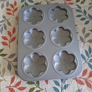Flower baking pan